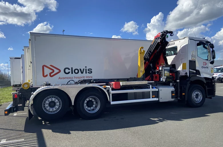 location-de-camion-ampliroll-grue-6x2