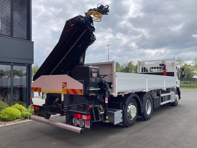 Porteur 6x2 Plateau - grue