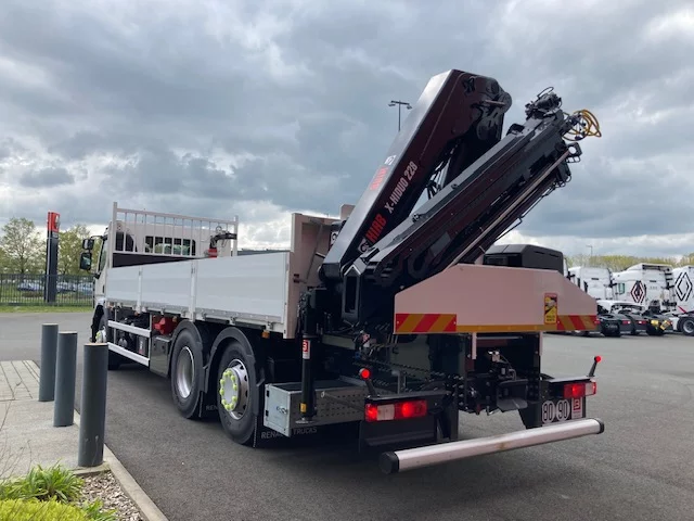 Porteur 6x2 Plateau - grue
